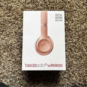 Like New Beats by Dr. Dre Solo3 Wireless Headphones Special Edition Rose Gold
